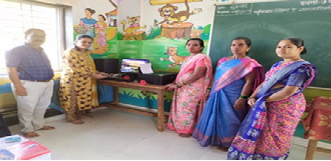 सरपंचांच्या हस्ते केंद्र शाळेत संगणक वाटप; ग्रामीण विद्यार्थ्यांसाठी डिजिटल शिक्षणाची मुहूर्तमेढ